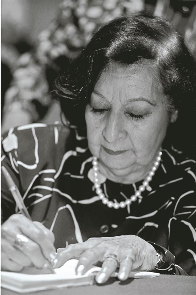 Fotografía: Club de lectura, 'El cuento mexicano de Amparo Dvila'