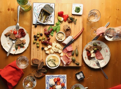 Un viaje a través de las culturas gastronómicas de España, en línea