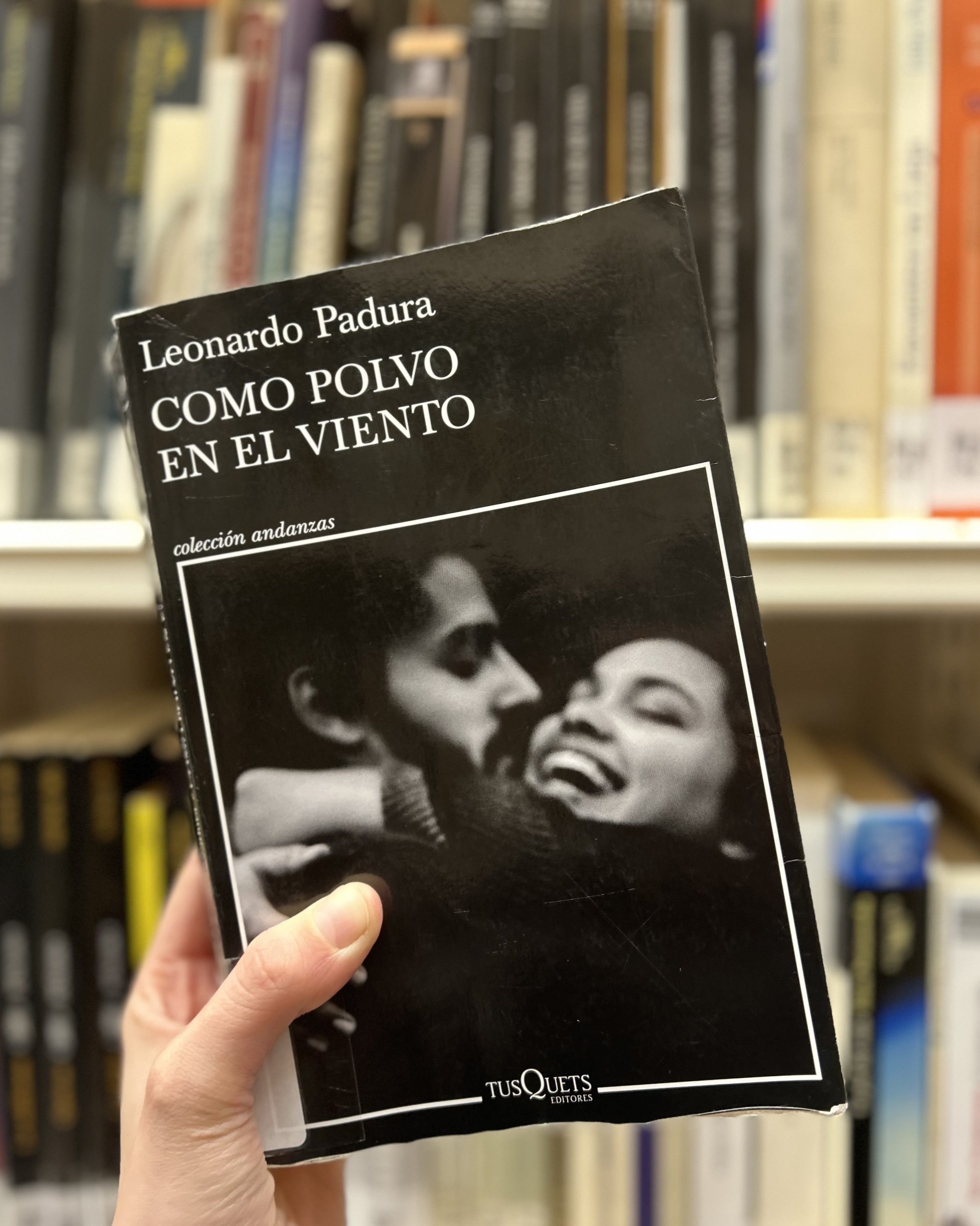 Fotografía: Club de lectura, 'Como polvo en el viento, de Leonardo Padura'