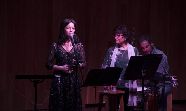 De ficciones y canciones. Encuentro músico-poético entre Cristina y Ángeles Mora